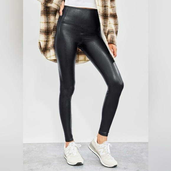 Wilfred Pants - Aritzia Wilfred vegan leather buttery soft Black Leggings